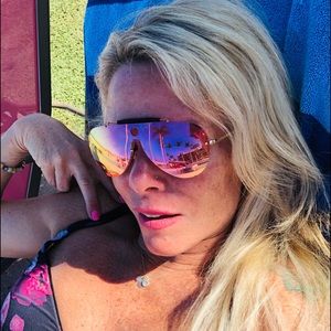 Meet your Posher, Simone